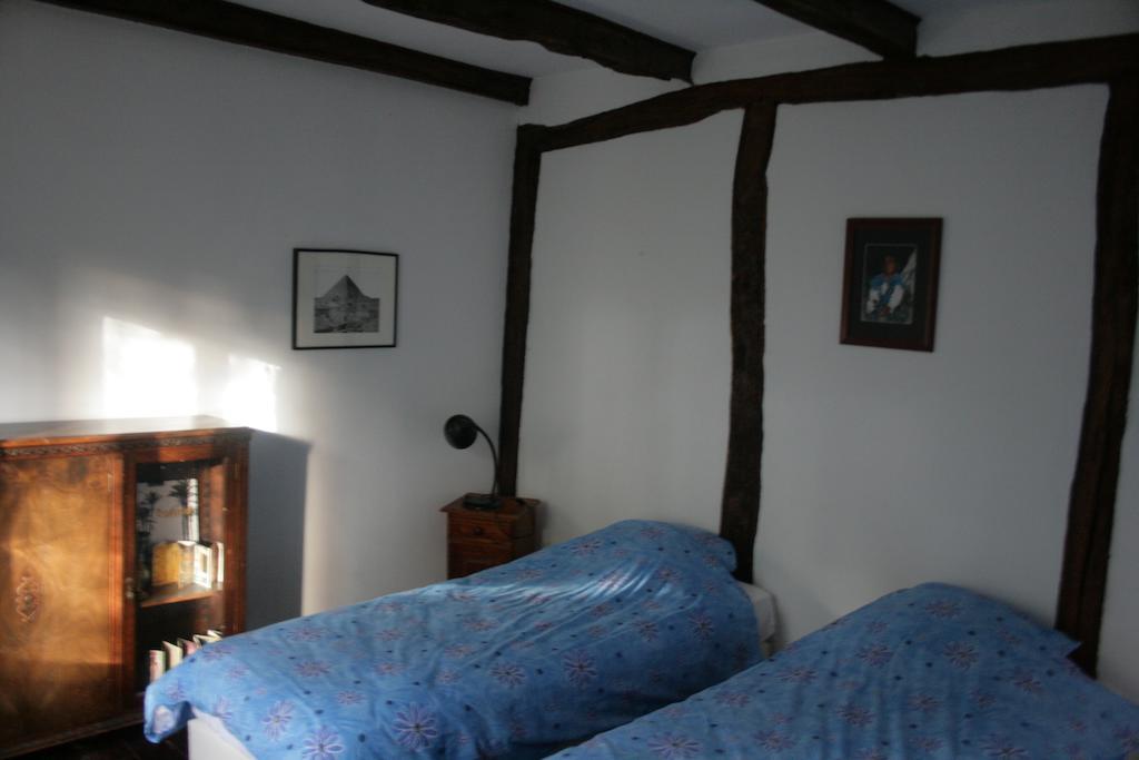 Le Petit Mas D'Ile Bed and Breakfast Saint-Germain-de-Confolens Δωμάτιο φωτογραφία