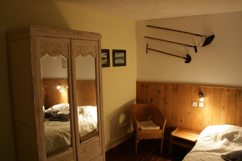 Le Petit Mas D'Ile Bed and Breakfast Saint-Germain-de-Confolens Εξωτερικό φωτογραφία