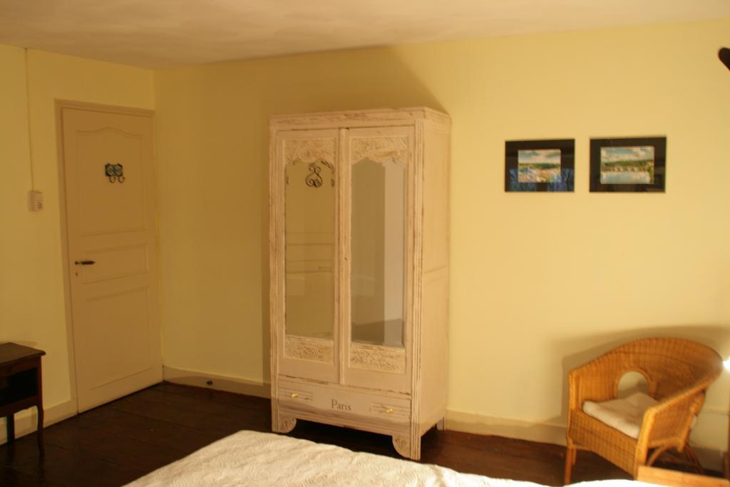 Le Petit Mas D'Ile Bed and Breakfast Saint-Germain-de-Confolens Εξωτερικό φωτογραφία